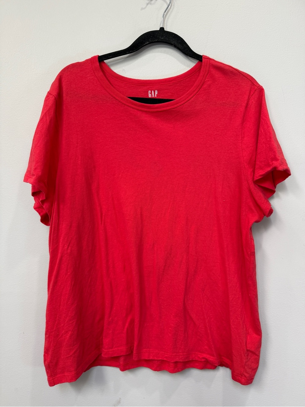 GAP Women’s Short Sleeve Crew Tee in Red